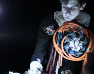 24 groteske Manipulationen