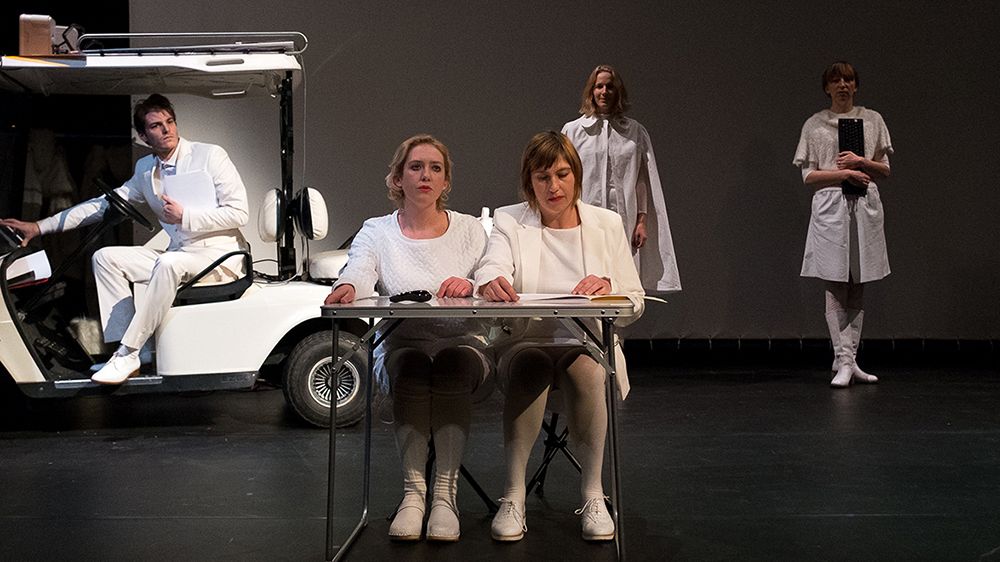 Quatre infirmières suédoises en déplacement