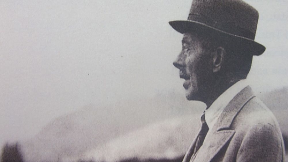 Ainsi se laissa-t-il vivre