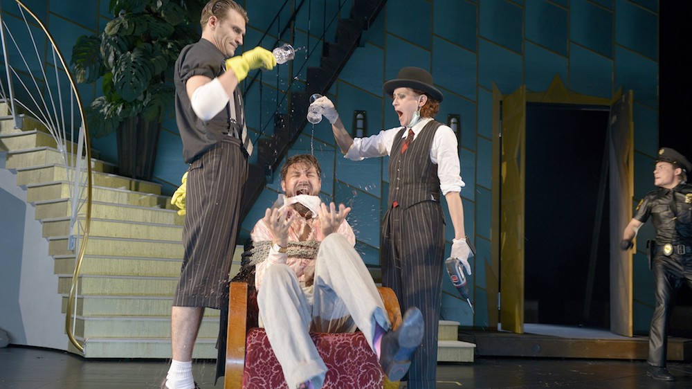 Arsen und Spitzenhäubchen